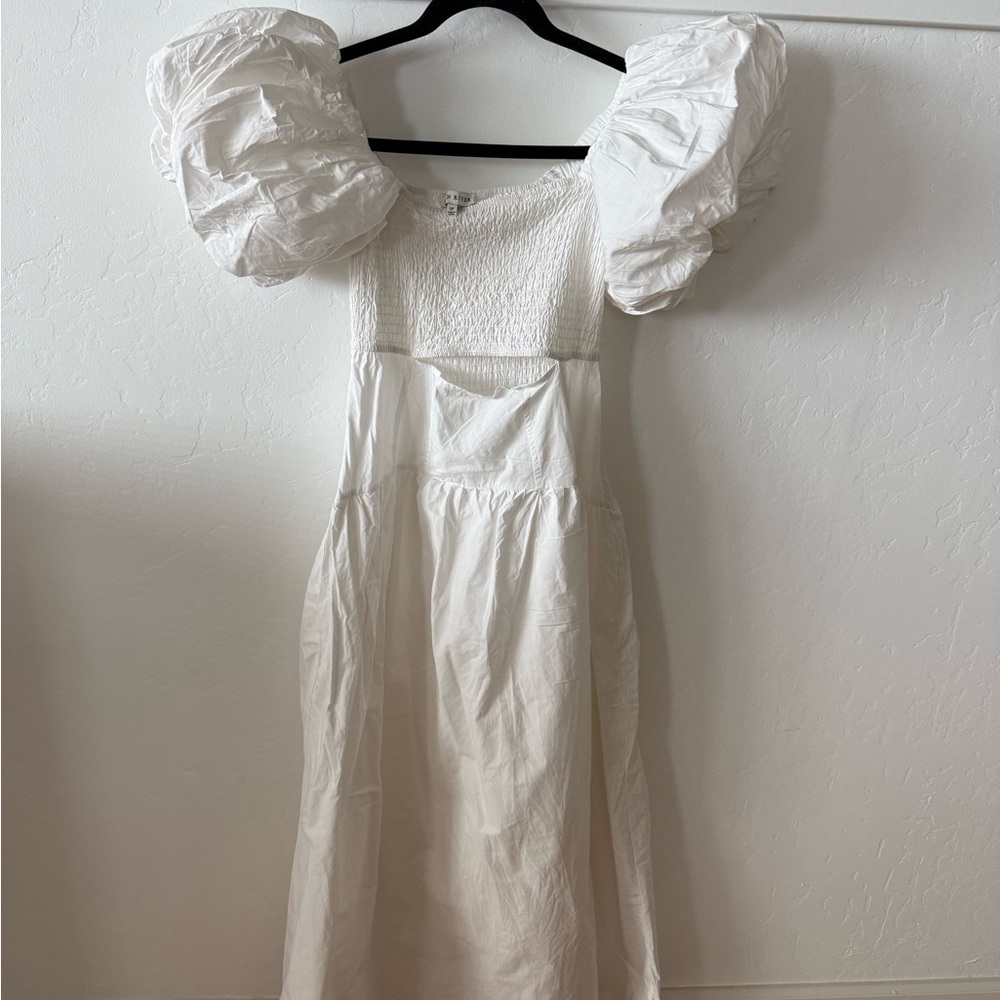 Elegant White Puff Sleeve Dress